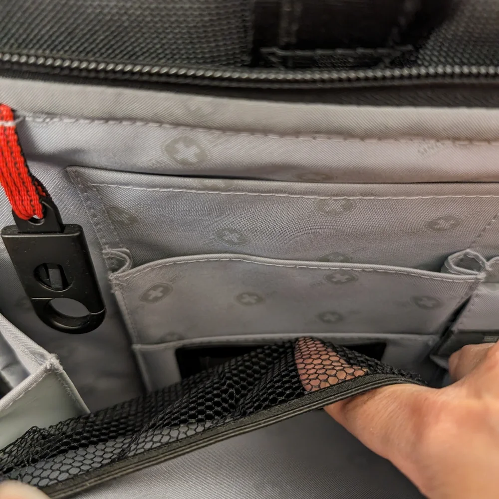 Wenger, Swiss Gear Laptop Briefcase Black with handles and shoulder strap - Picture 8 of 16